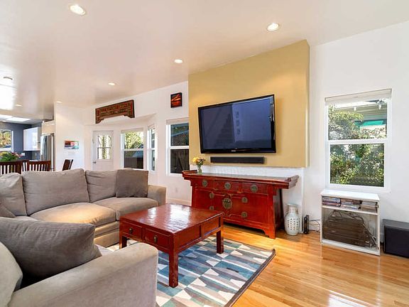 3rd image of 346 W Robinson Ave