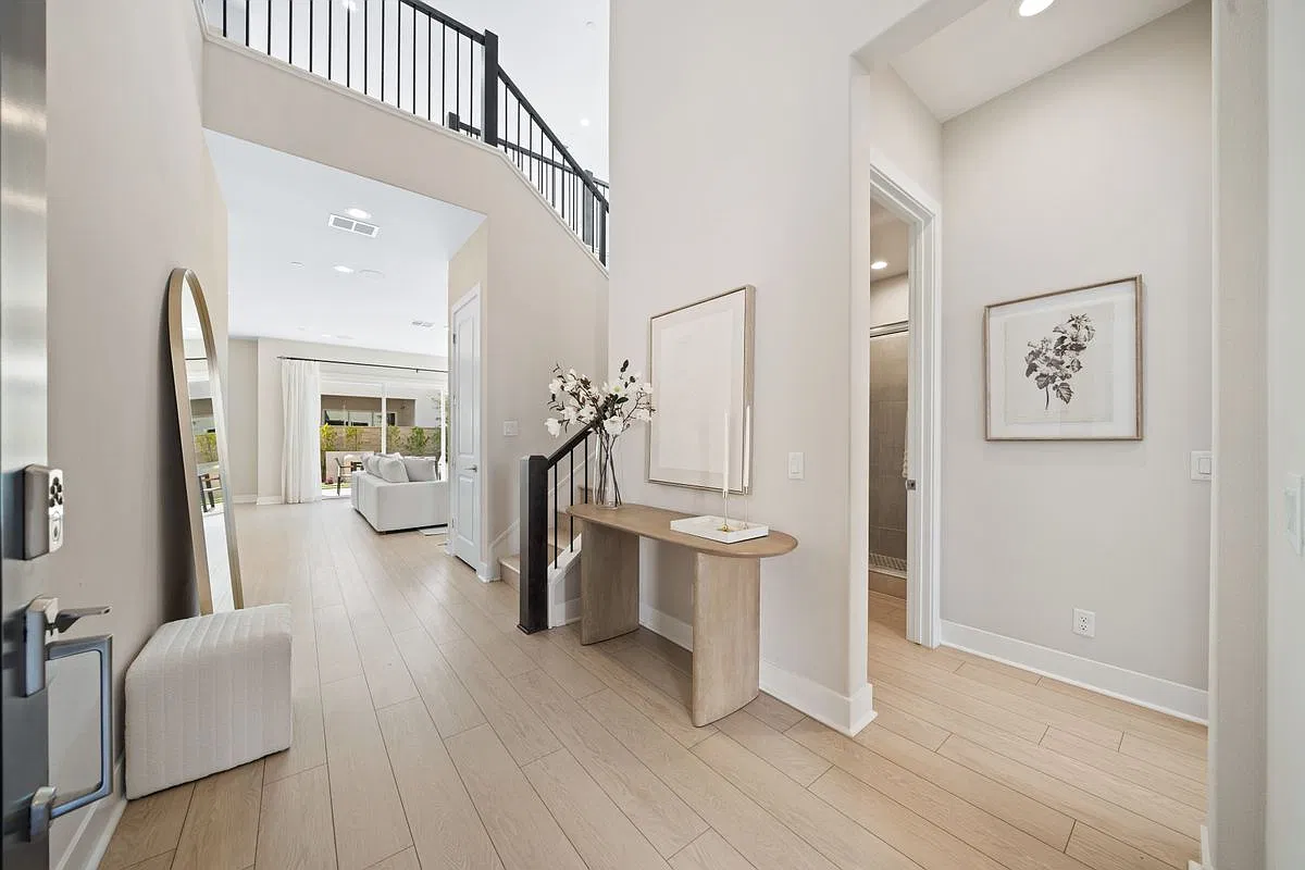 5 bed, 5.0 bath, 3360 sqft, $7,000 — Photo 1