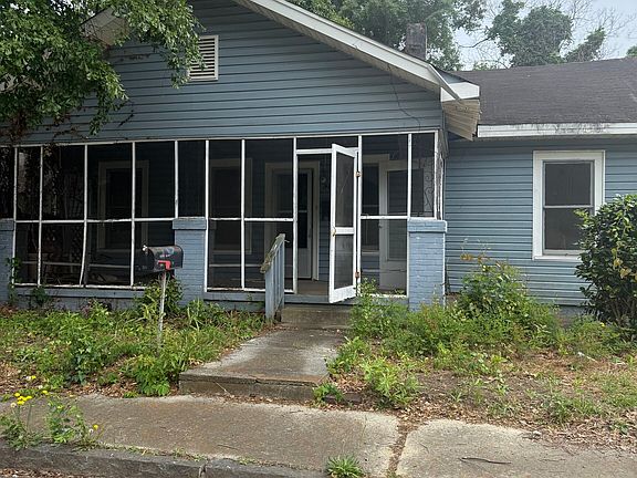 2nd image of 526 Nelson St