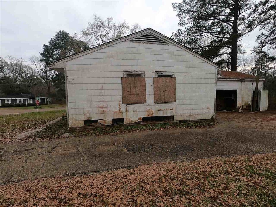 2nd image of 3039 Woodbine St