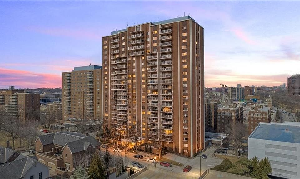 1st image of 121 W 48th St APT 1504