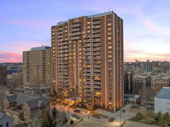 121 W 48th St APT 1504, Kansas City, MO 64112