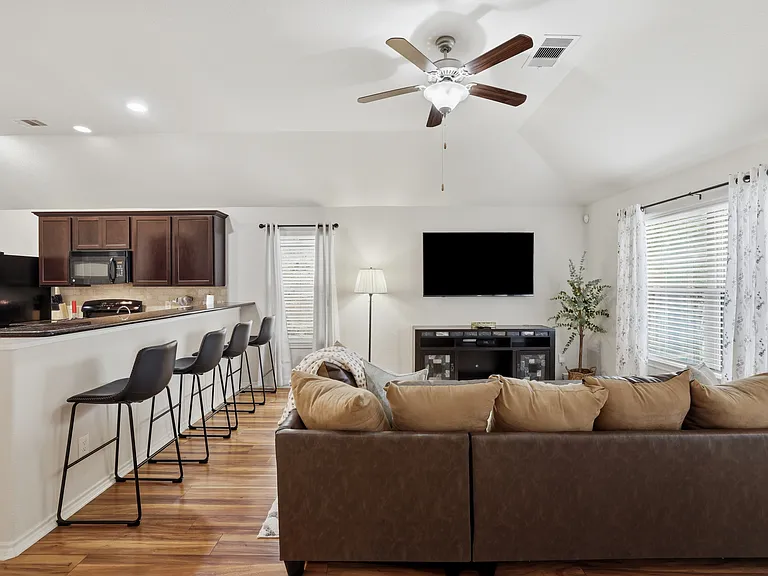 1722 York Creek Dr — Photo 12
