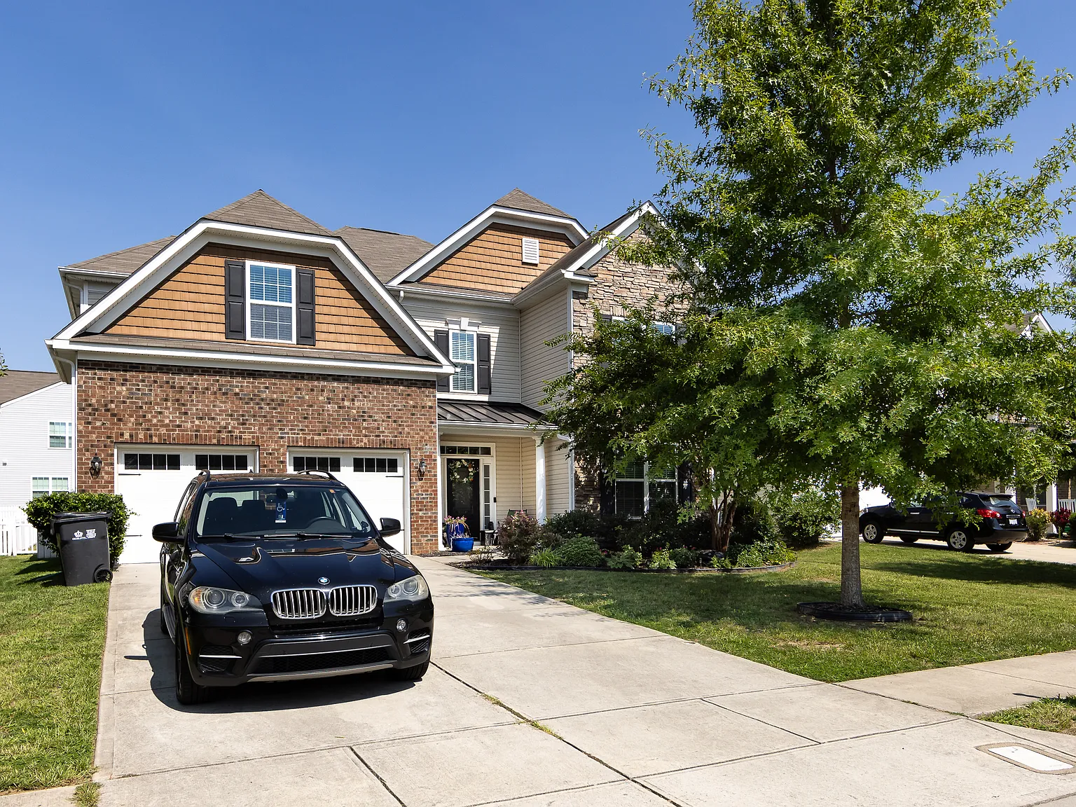 6 bed, 5.5 bath, 3540 sqft, $3,330 — Photo 1