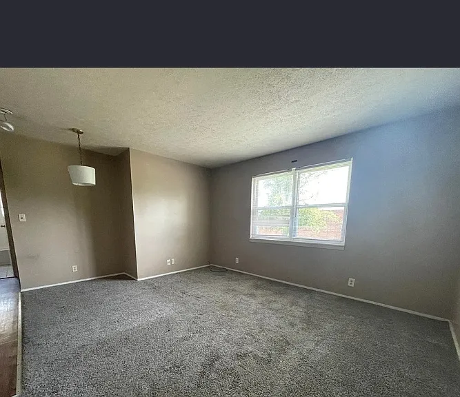 2504 Langdon Dr #8 — Photo 2