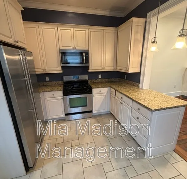 302 E 33rd St — Photo 9