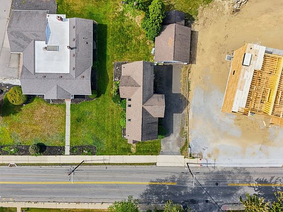3rd image of 216 Monument St
