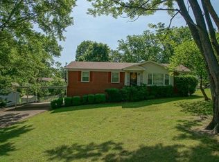 402 Montrose Dr, Clarksville, TN 37042
