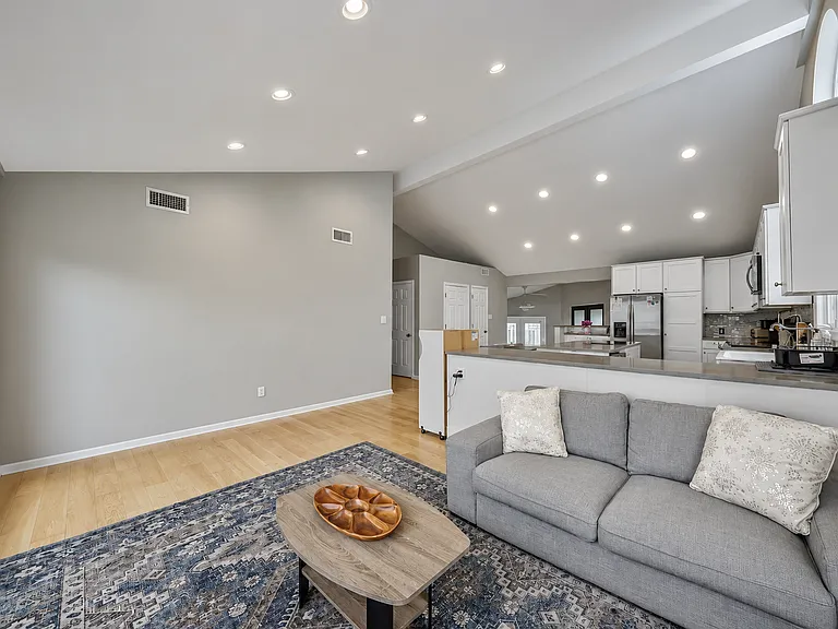 25A Ann Dr N — Photo 2