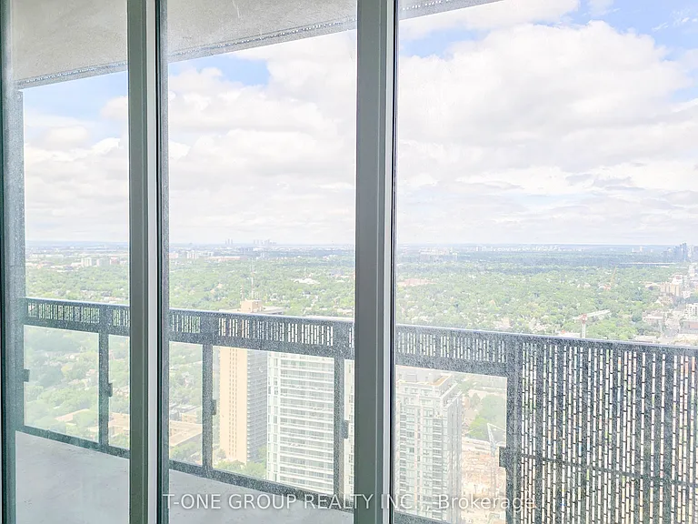 8 Eglinton Ave E #4208 — Photo 12