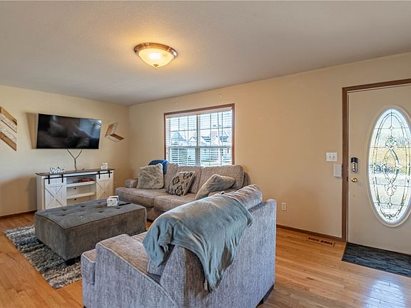 4th image of 501 S Long St