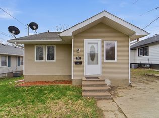211 W 10th St S, Newton, IA 50208