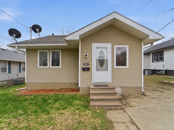 211 W 10th St S, Newton, IA 50208