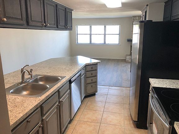 4th image of 440 Yacht Club Dr