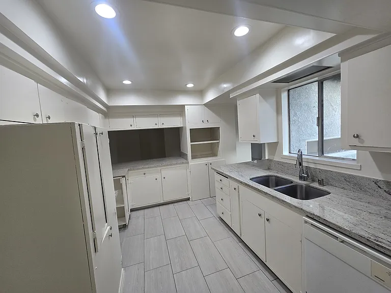 10611 Lexington St — Photo 8