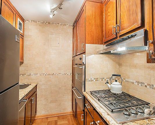 2nd image of 7025 Yellowstone Blvd APT 6G