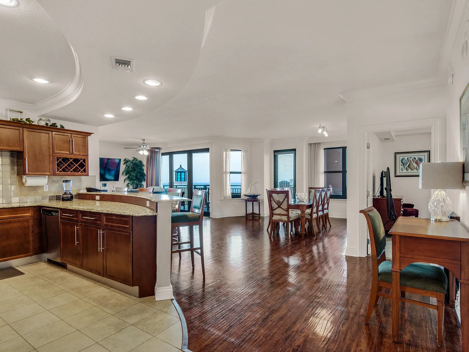 3 bed, 1736 sqft, $6,489 — Photo 3