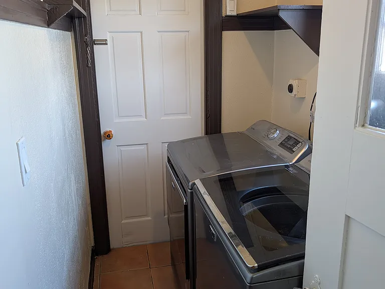 329 Cerritos Ave — Photo 17