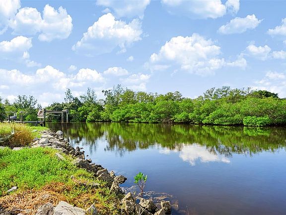 3rd image of 2123 BAYOU DRIVE