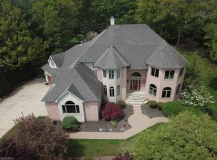 60 Beech Cliff Dr, Amherst, OH 44001
