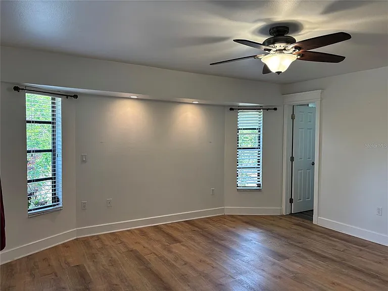10123 Bay Ave — Photo 28