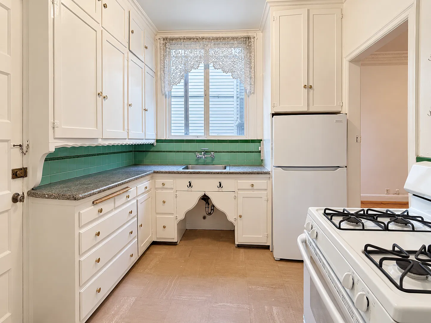 1414 Taraval St — Photo 3