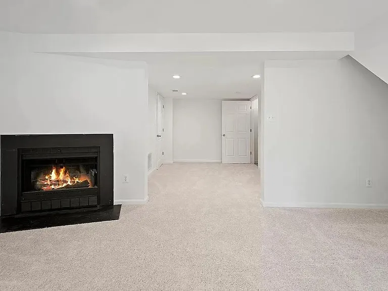 7680 Wolford Way — Photo 18