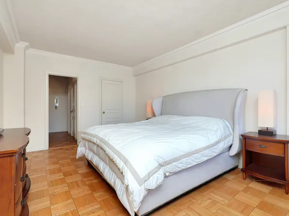 25 Sutton Place South image 14 of 20