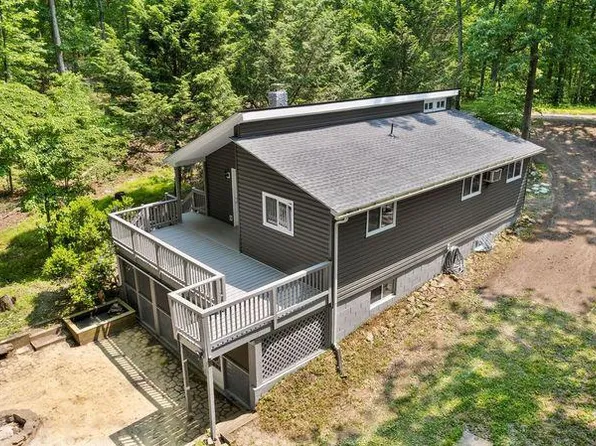 143 Cricket Ln, Hedgesville, WV 25427