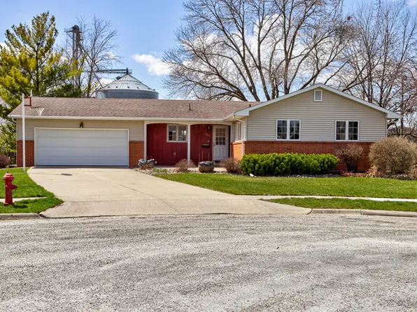825 Maple Ct, Story City, IA 50248
