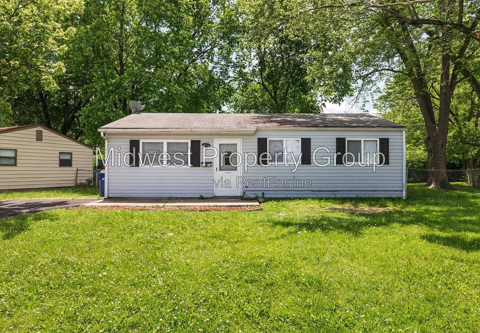 3 bed, 1.0 bath, 864 sqft, $1,395 — Photo 1