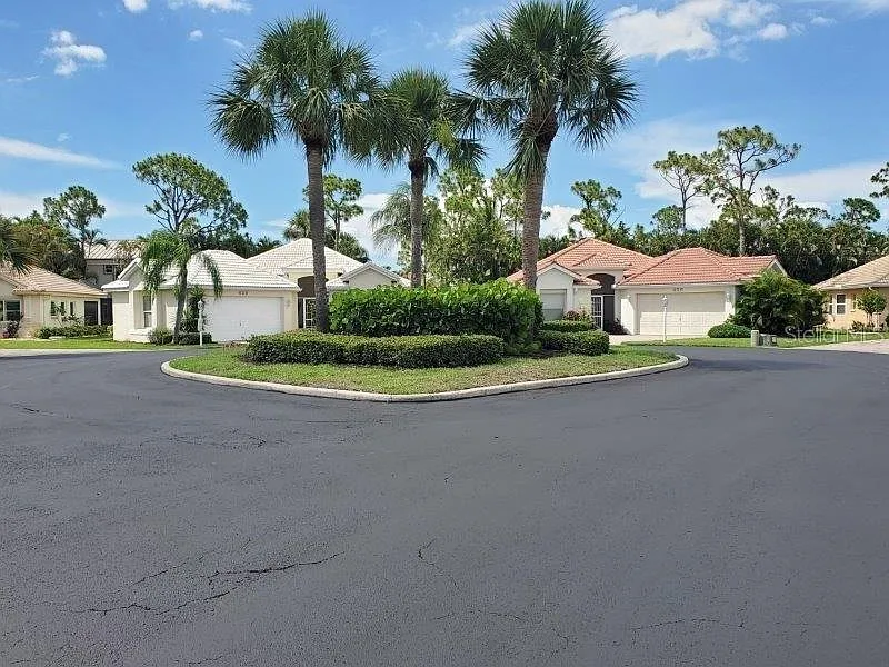2 bed, 2.0 bath, 1278 sqft, $2,400 — Photo 2