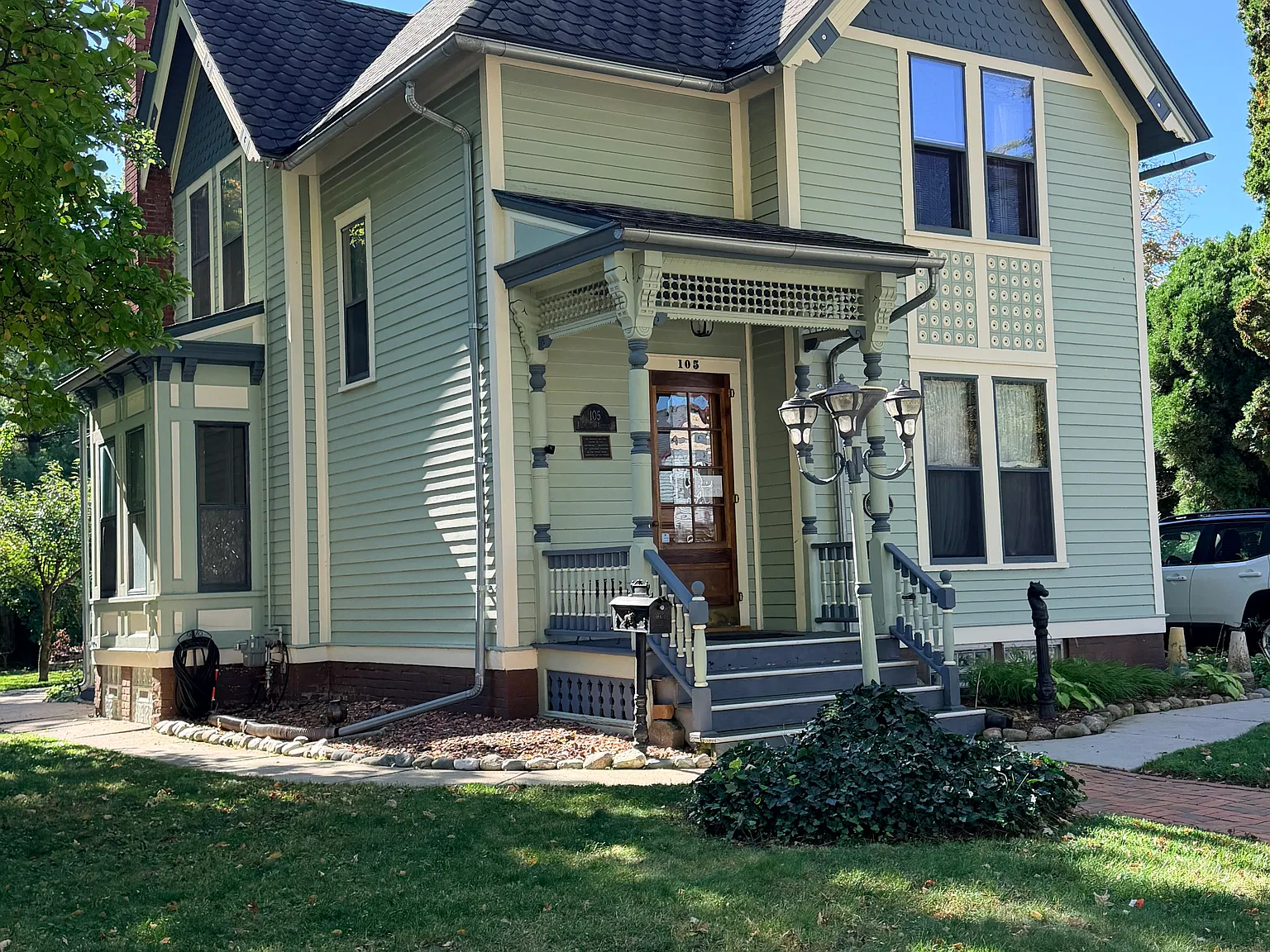 2 bed, 1200 sqft, $1,800 — Photo 1