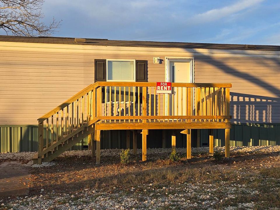 Front of home with 8x10 deck