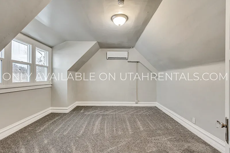 3 bed, 2.0 bath, 1200 sqft, $1,650 — Photo 4