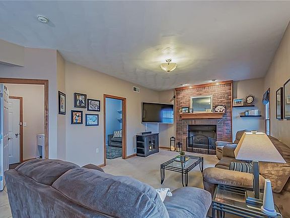 3rd image of 1419 Willow Heights Dr