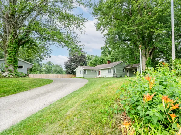 1738 W Marquette Woods Rd, Stevensville, MI 49127