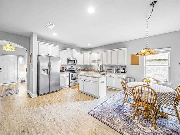 2nd image of 2544 Caldwell Cir