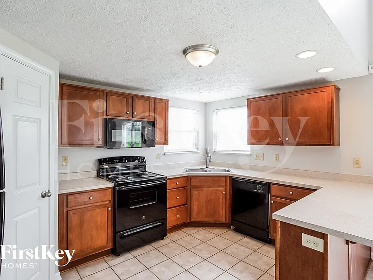 6802 N Denton Ct — Photo 6