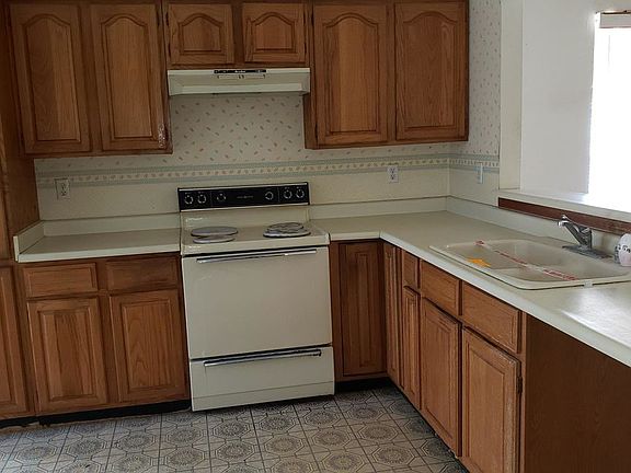 3rd image of 3411 Venus St
