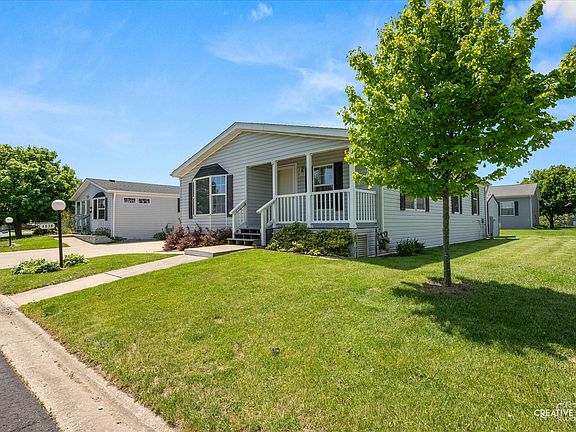 3rd image of 463 Meadowlark Cir #B
