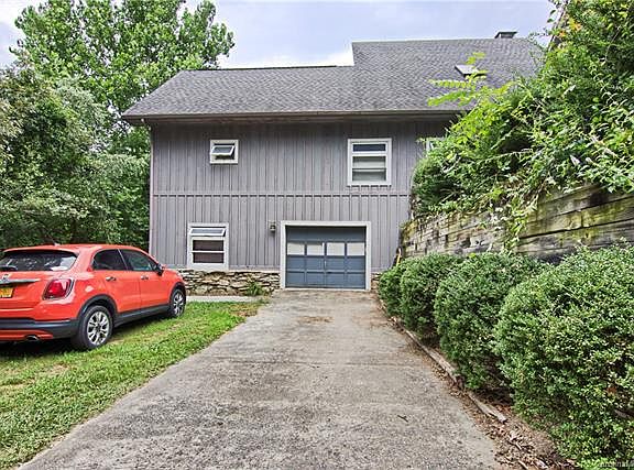 3rd image of 28 Hart Ln