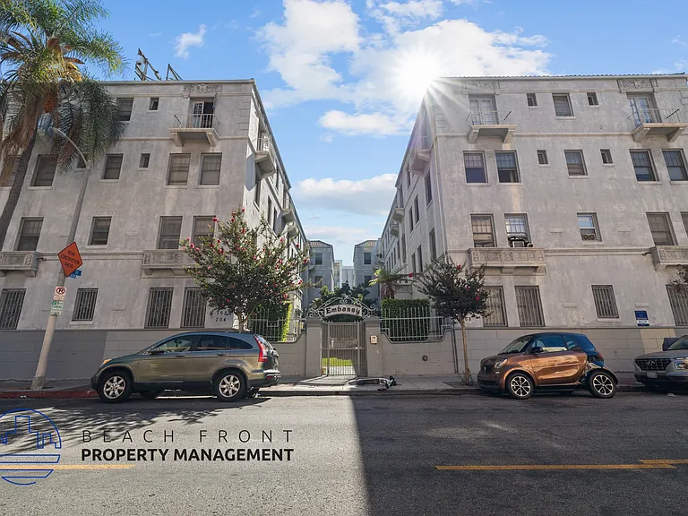 702-708 S Mariposa Ave. — Photo 11