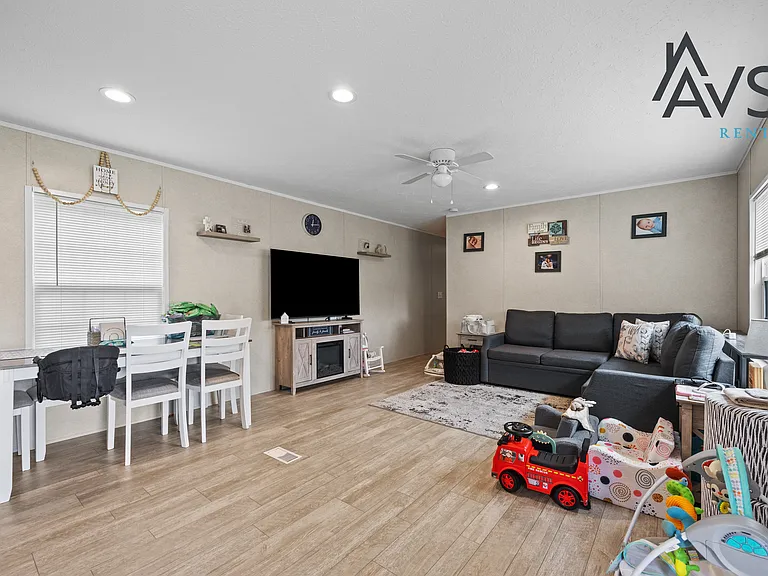 396 Volliedale Dr — Photo 4