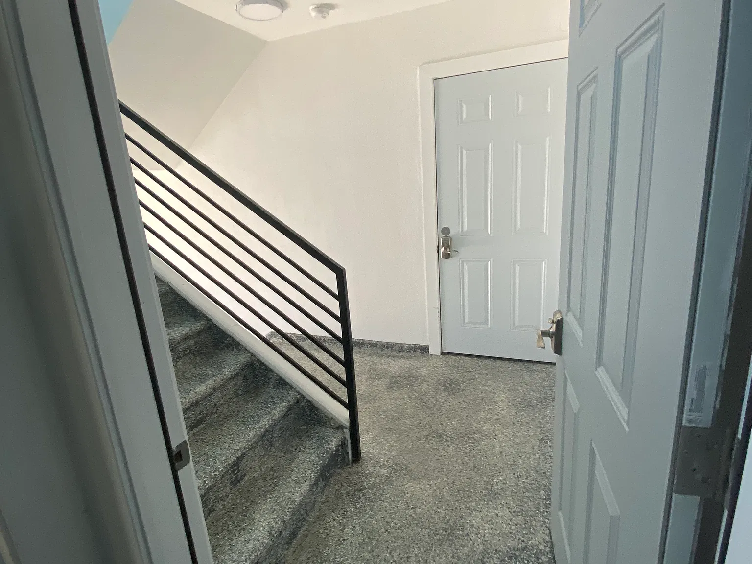 1 bed, 150 sqft, $1,200 — Photo 2