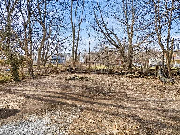 488 Alexander St — Photo 23