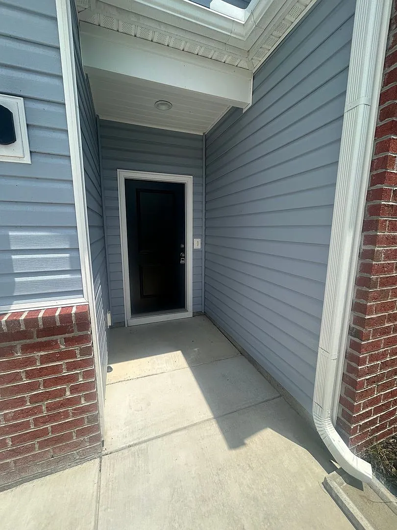 198 Hampton Park Circle — Photo 3