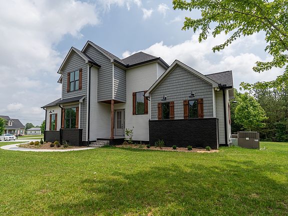 4th image of 102 Heritage Hills Ln