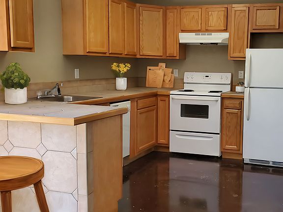 4th image of 154 E College Ave APT 4