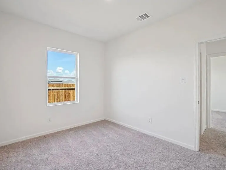 2211 Meadow Park Dr — Photo 7